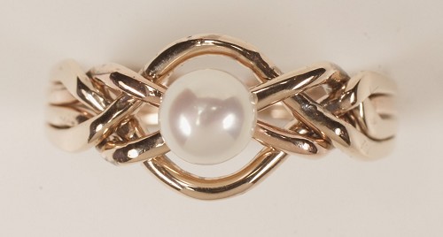 4PR Pearl Round Smooth Ladies Puzzle Ring