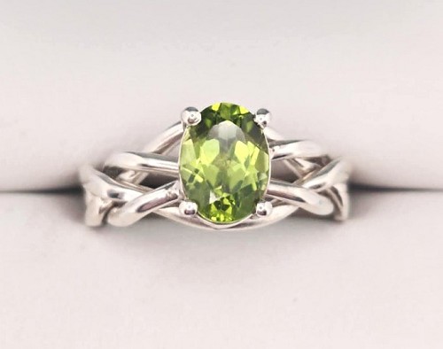 4PE Peridot Oval Faceted Ladies Ring